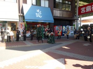 宮島口でお砂焼祭り開催 市民・観光客をお出迎え