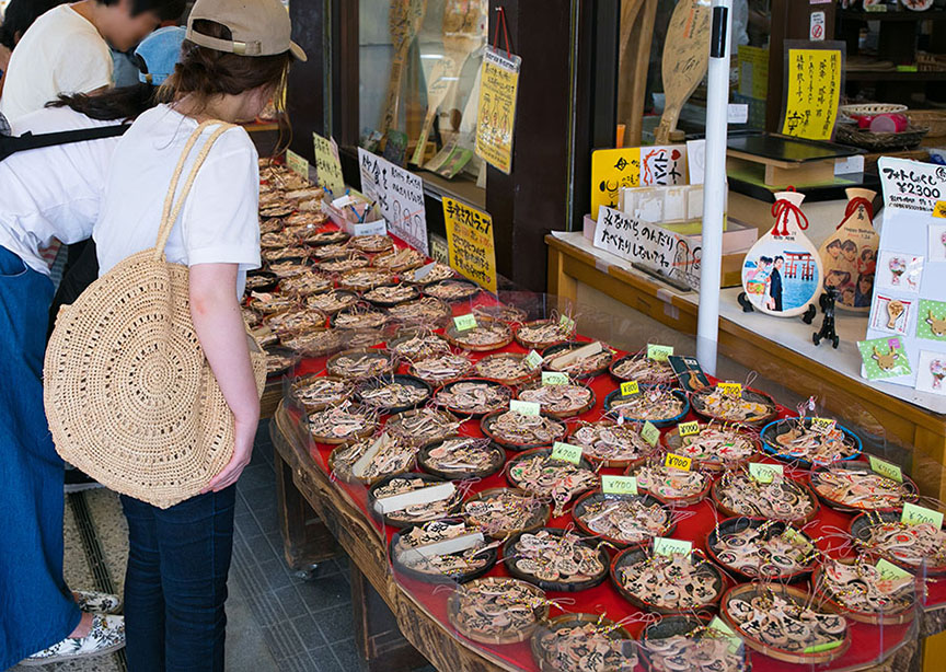 宮島土産にオススメの 杓子ストラップ 広島観光情報総合サイト 旅やか広島