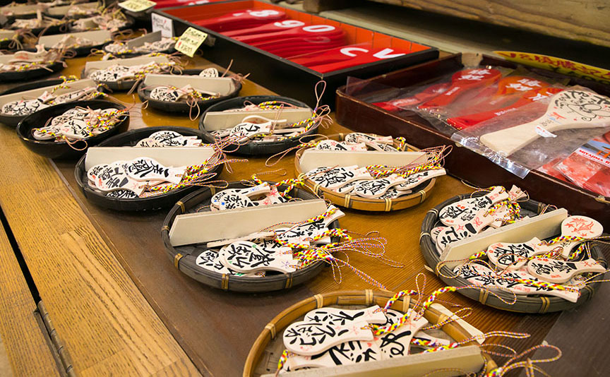 宮島土産にオススメの 杓子ストラップ 広島観光情報総合サイト 旅やか広島