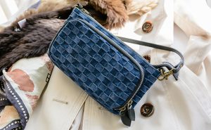 オリエンタルホテル広島で、備後のデニムアイテム「WAZABI collection」が並ぶ