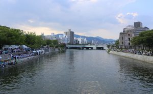 8月6日の平和関連事業「広島 愛の川」今年も平和への願いを歌に込めて