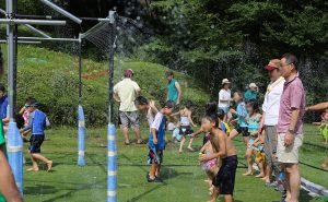 今年も巨大噴水迷路や三段滝が登場！2年振りのオオオニバス試乗体験も