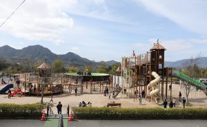 廿日市市にある佐伯総合スポーツ公園で大型遊具の利用はじまる