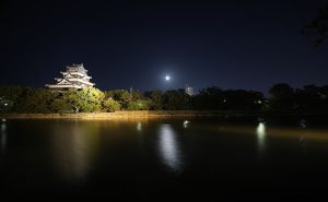 中秋の名月に広島城が1日だけの夜間特別開館しました