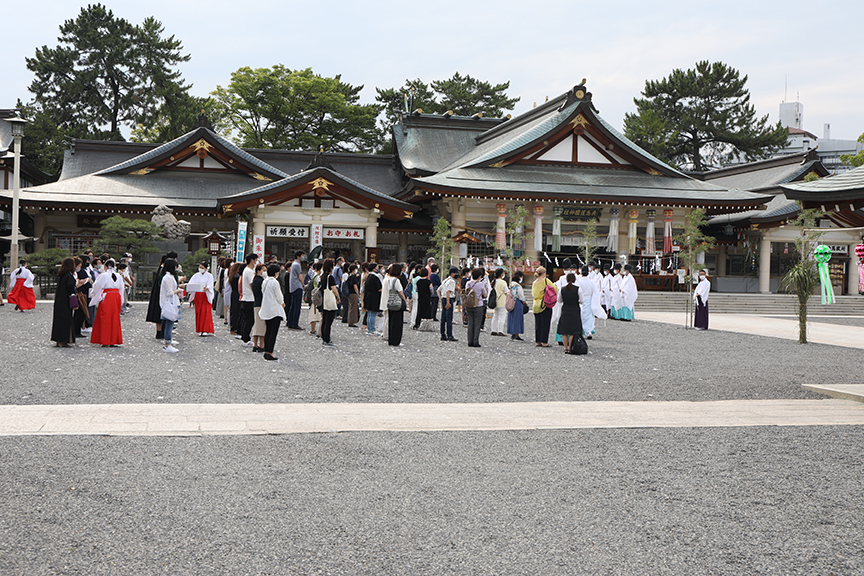 広島護国神社で茅の輪をくぐる夏越大祓 なごしのおおはらえ が開催されました 広島観光情報総合サイト 旅やか広島