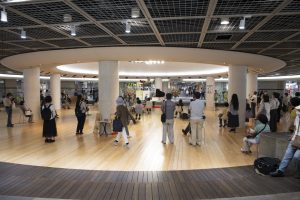 シャレオにて「紙屋町まちかどピアノ」1周年記念イベントが開催されました