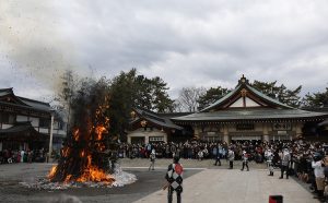 広島護国神社で2023年のとんど祭りが開催されました