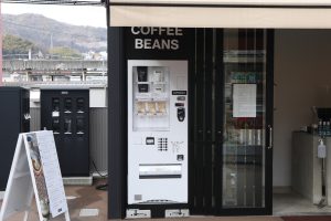 コイプレにあるカフェ[COFFEEOUT-koiplace]にコーヒー豆の自動販売機が登場