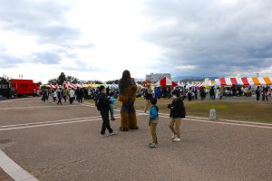 海とグルメと体験イベント「第10回広島みなとフェスタ」が開催されました