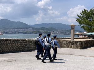 G7広島サミットに向けて、全国から集まった警察官が宮島を厳戒警備中