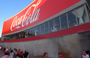 広島カープ本拠地・マツダスタジアムで大量ミストが噴出される「大雲海」はじまる