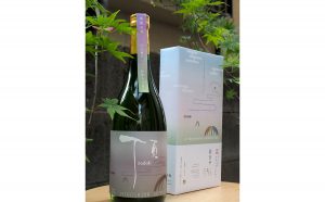 宮島土産店[博多屋]からG7広島サミットの記念もみじ饅頭パッケージと限定ラベル酒販売