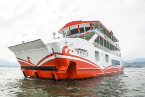 宮島 大鳥居沖で座礁したJRフェリー「ななうら丸」とは