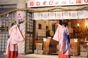 2,000基のちょうちんが灯る広島護国神社の「万灯みたま祭」　100人の巫女踊り募集中