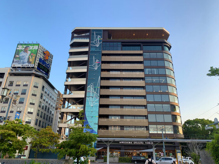 観光スポット・おりづるタワーが8周年を記念したイベント　限定グッズやフォトスポットに特別ゲスト登場