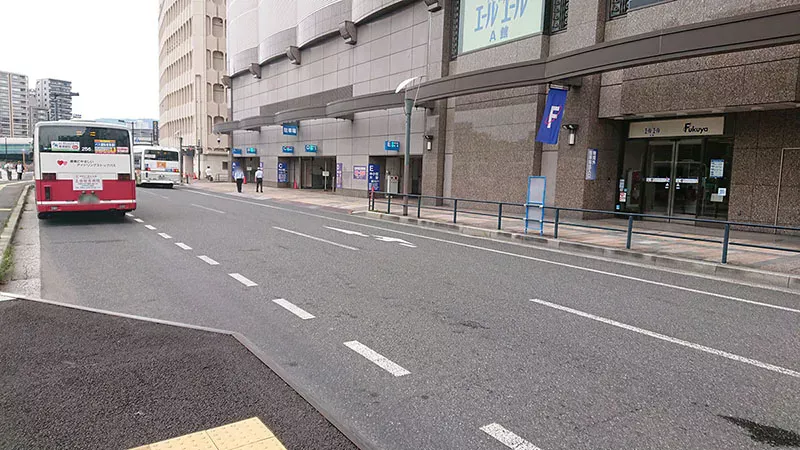 エールエールA館駐車場