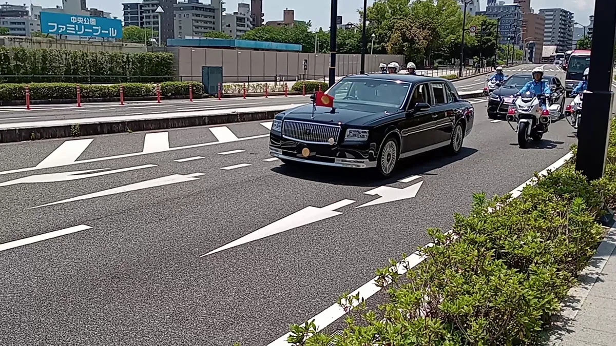 天皇皇后両陛下が平和と復興への思いを胸に広島・平和記念公園をご訪問