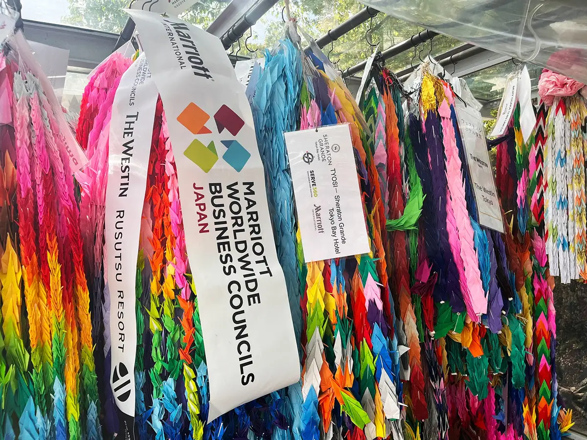 [シェラトングランドホテル広島] 全国99施設のグループホテルから集まった折り鶴を広島市へ寄贈