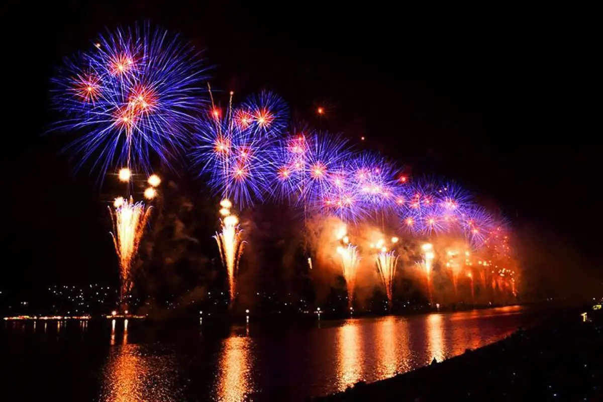 「あしだ川花火大会」有料席は当日まで販売、無料観覧エリアや立ち見エリアも用意