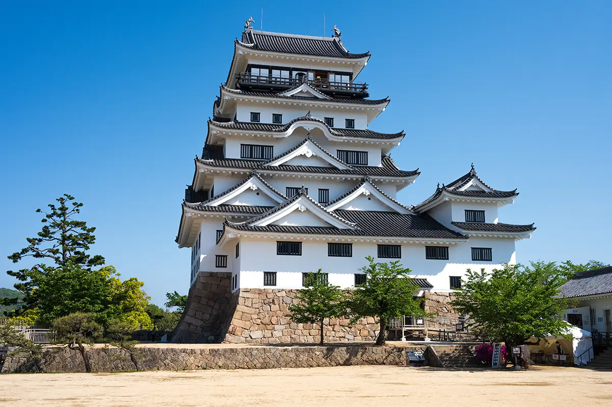 福山城築城記念イベント「カツナリデナイト」 今年は和太鼓とコラボのドローンショーを実施