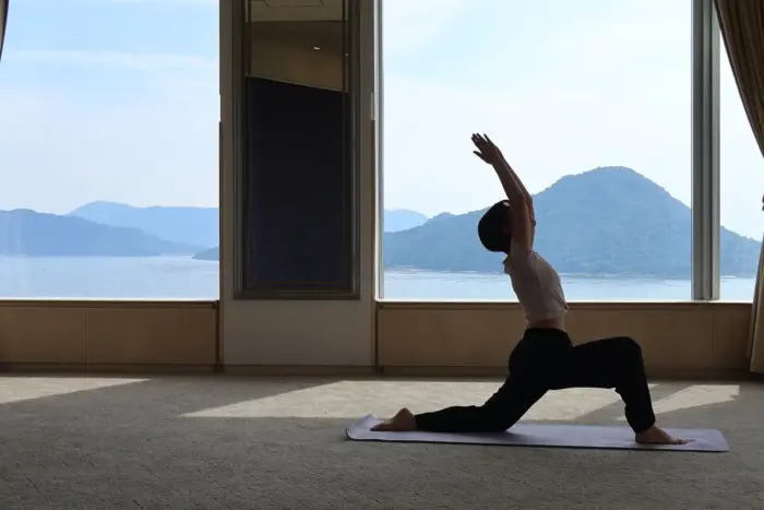 グランドプリンスホテル広島のランチ付きヨガイベント「心身整うご褒美月ヨガ」