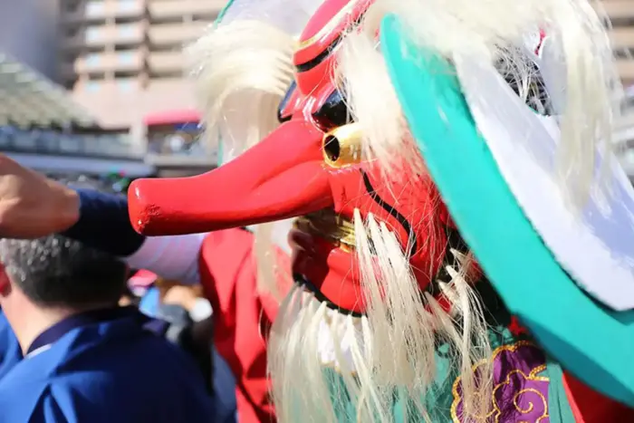 叩かれて元気になる!? 尾道で体感する秋の奇祭「ベッチャー祭り」
