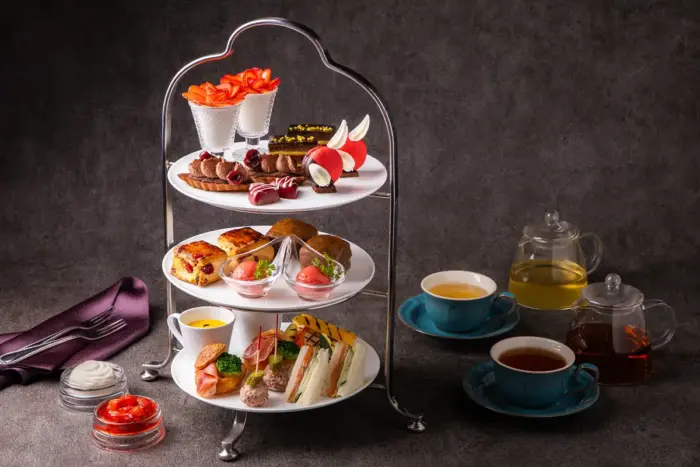 [1日4食限定]オリエンタルホテル広島で“赤×ショコラ”の新アフタヌーンティー