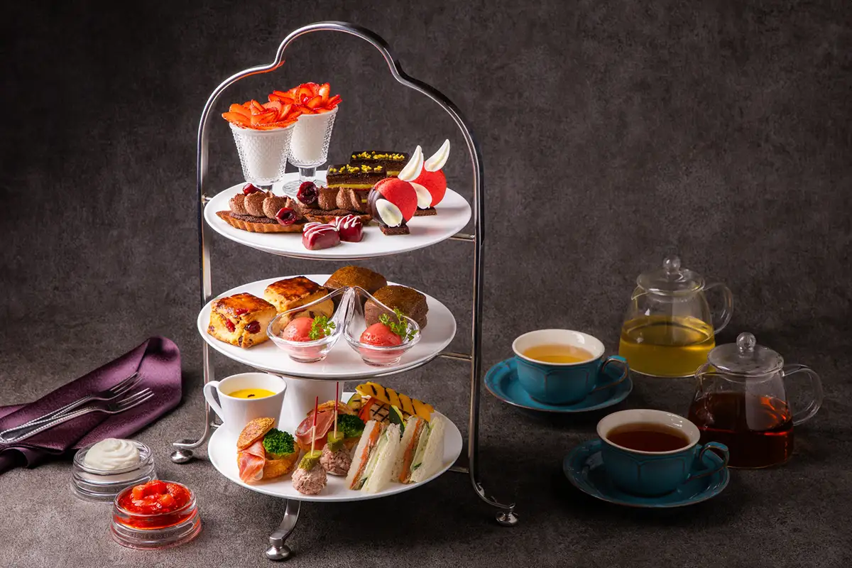 [1日4食限定]オリエンタルホテル広島で“赤×ショコラ”の新アフタヌーンティー