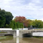 クレドの巨大15mツリーがきらめくもとで、本場ドイツのクリスマスマーケット