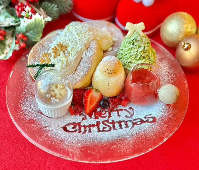 サンタもとろける！限定スイーツを楽しむ八天堂ビレッジのふわふわクリスマス