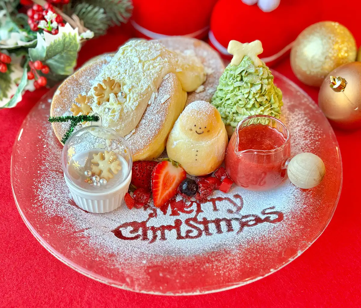 サンタもとろける！限定スイーツを楽しむ八天堂ビレッジのふわふわクリスマス