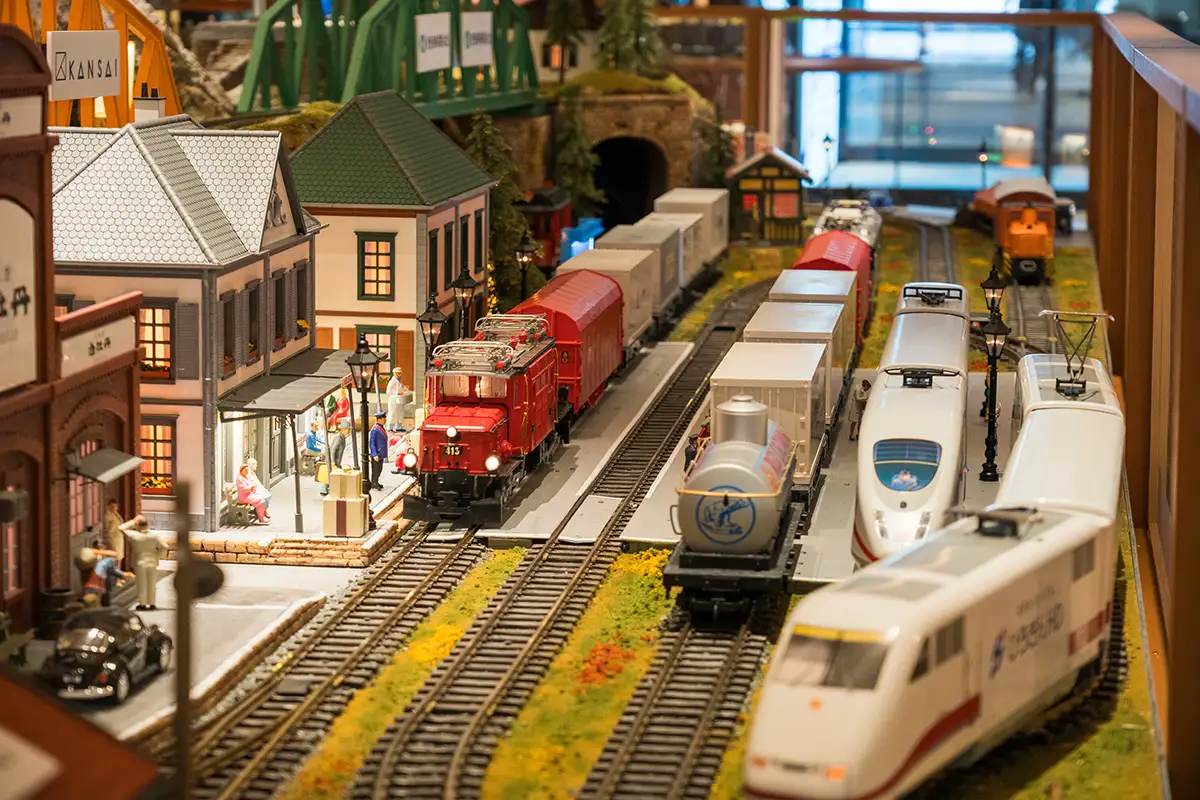 鉄道ジオラマが11mにスケールアップ！3周年のヒルトン広島で「クリスマス・トレイン」