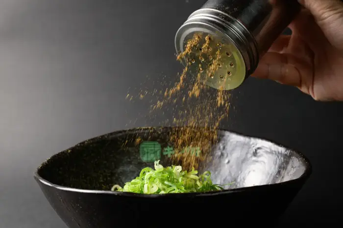 新着：年越しそば？いいえ、汁なし担担麺です。キング軒が提案する新しい一年の締め