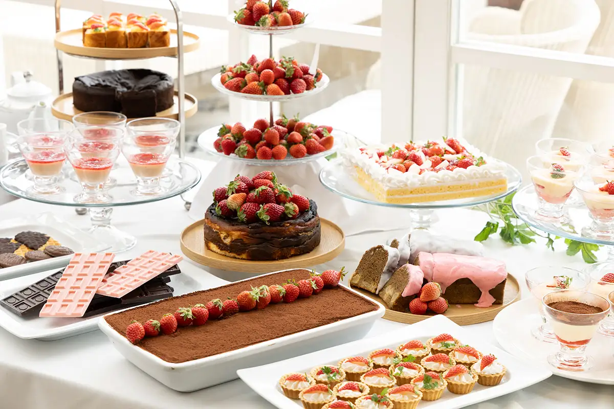 苺とショコラが100分間食べ放題！八丁堀の屋上レストランでアフタヌーンティー