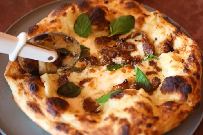 3/19グランドオープン！広島限定ピザは『レモン×牛バラ』！400℃ PIZZAで実食