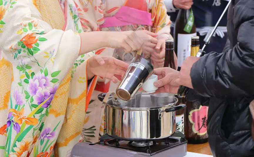 広島城閉城直前に23蔵元が集結する一日限りの地酒イベント「広島燗酒フェスティバル」