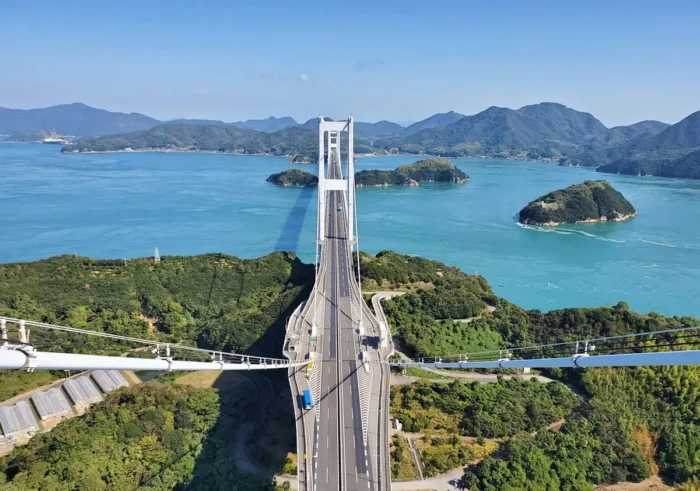 高さ180mの絶景へ　来島海峡大橋で人気塔頂ツアー「くるくるクライム」