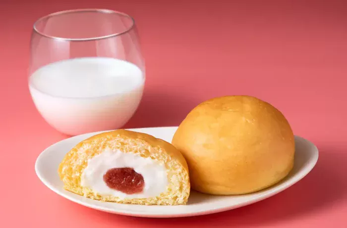 厳選ブランドいちご「ミガキイチゴ」と八天堂がコラボしたくりーむパン新登場