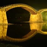 【6月1日まで】夜の錦帯橋が別世界に。カラフルライトアップが幻想的すぎる